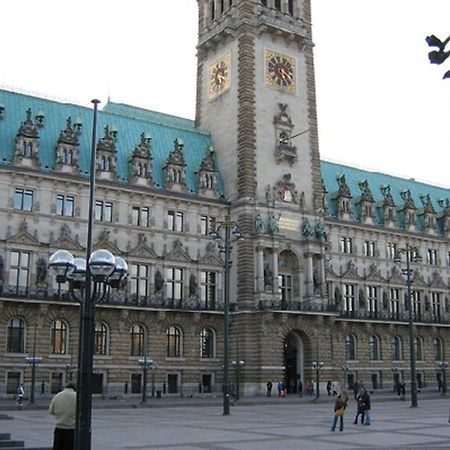 המבורג Pension Am Rathaus מראה חיצוני תמונה