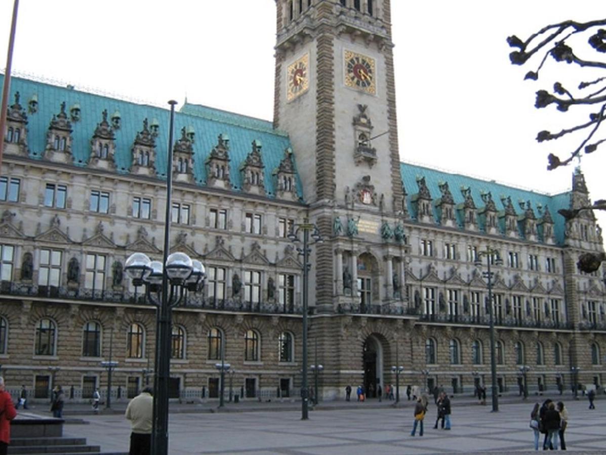 המבורג Pension Am Rathaus מראה חיצוני תמונה